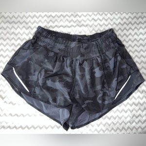 Lululemon camo Hotty Hot shorts low rise (size 6)